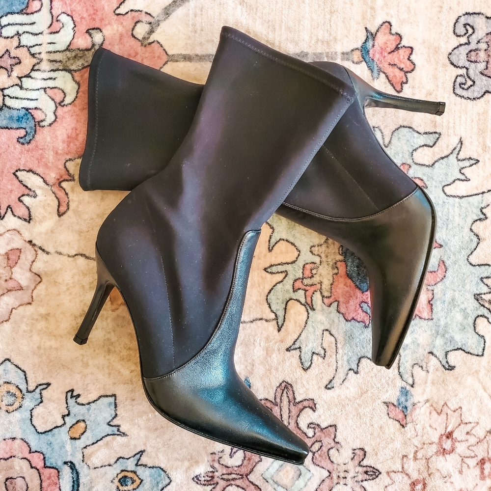 Stuart Weitzman Power 100 Bootie Black Leather Pull On Pointy Toe Ankle Boots.